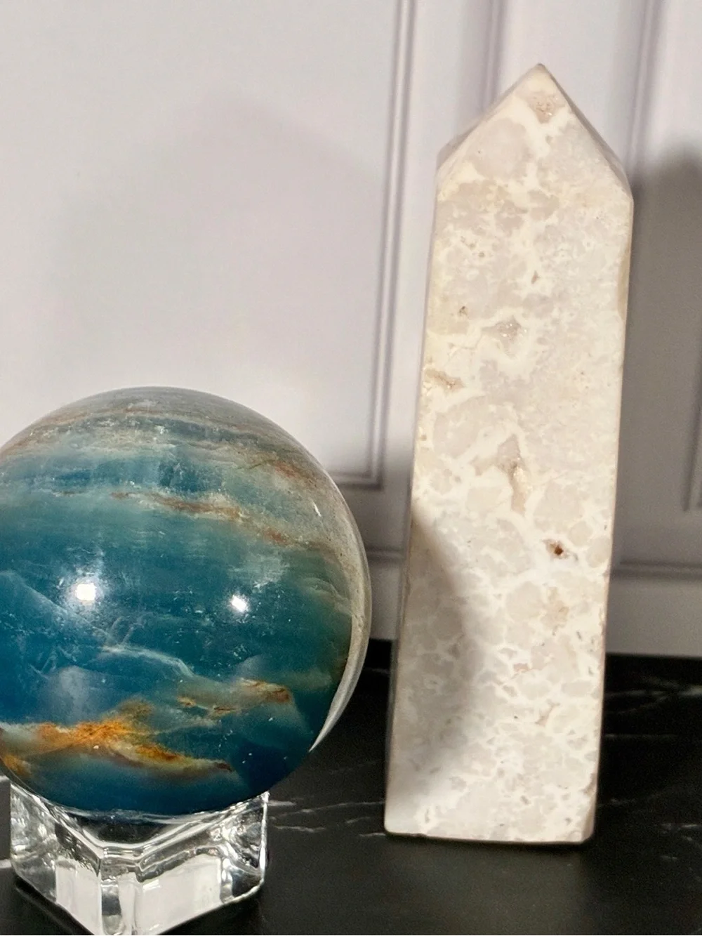 Tidal Dream Blue Onyx Sphere 50mm / 192g FREE White Plume Agate Tower